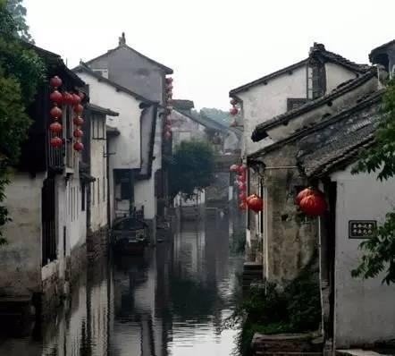 米兰和维罗纳的比赛中,罗威纳有哪些经典动作?-你的有问必答平台